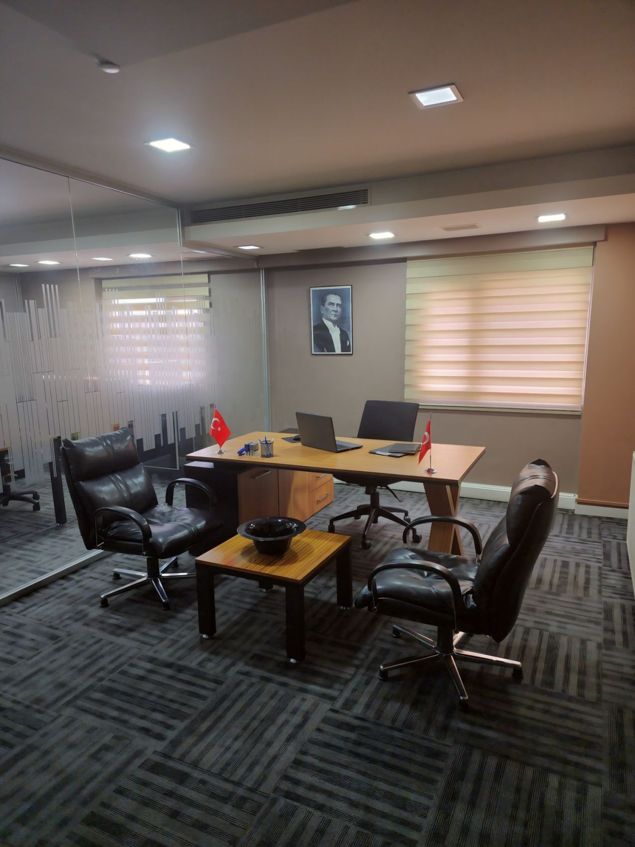 Aydın Hukuk Bürosu çalışma odası